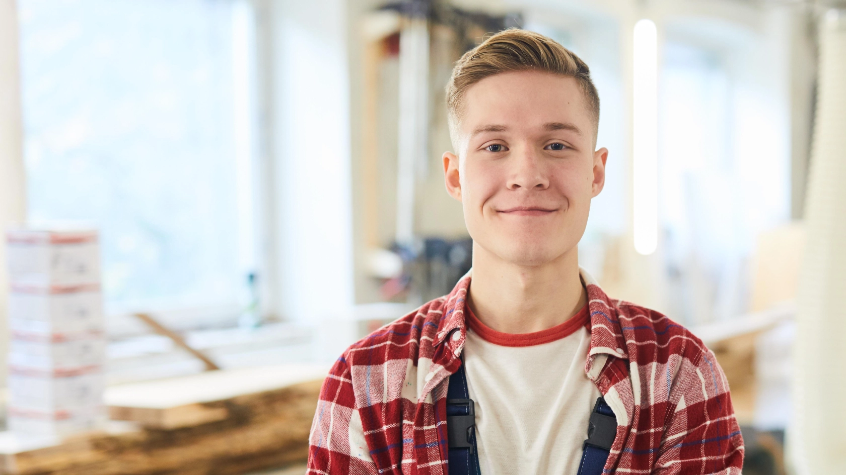 Azubi, Auszubildender, Zimmerei, Tischlerei, Ausbildung, Handwerk, Holz